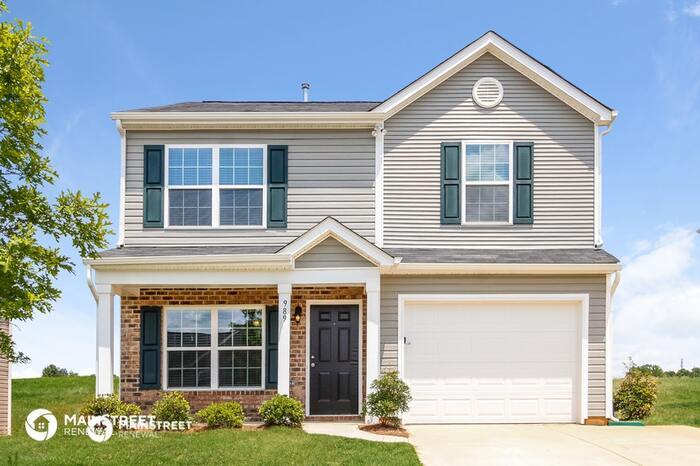 Foto principal - 989 BOSEMON ST, RURAL HALL, NC 27045