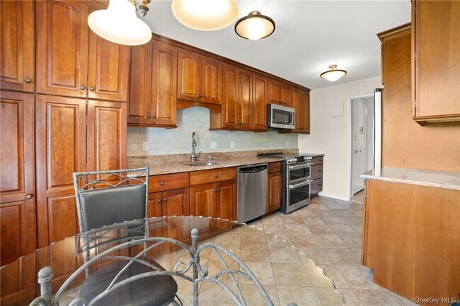 Building Photo - 300 High Point Dr