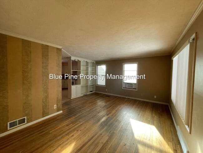 Building Photo - 846 Crestmont Ave