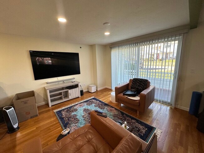 Foto del edificio - 360 Littleton Rd