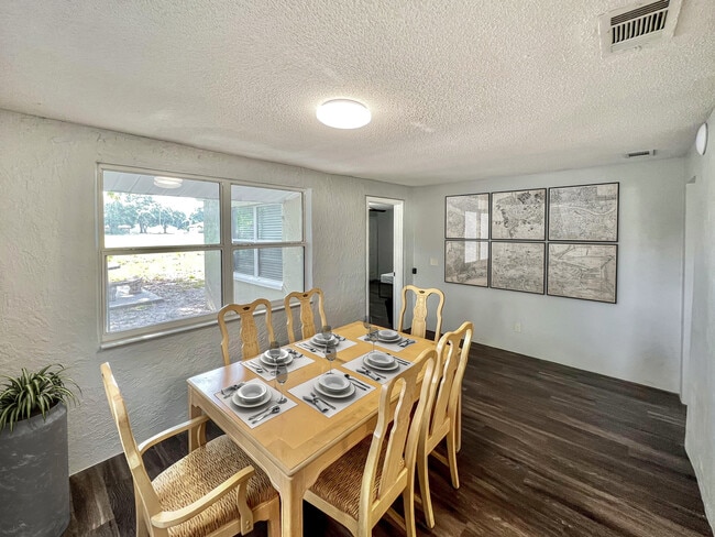 Foto del edificio - 12866 Campbell Ln
