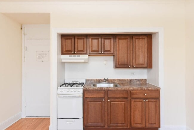 Foto del edificio - 3335 W Diversey Ave