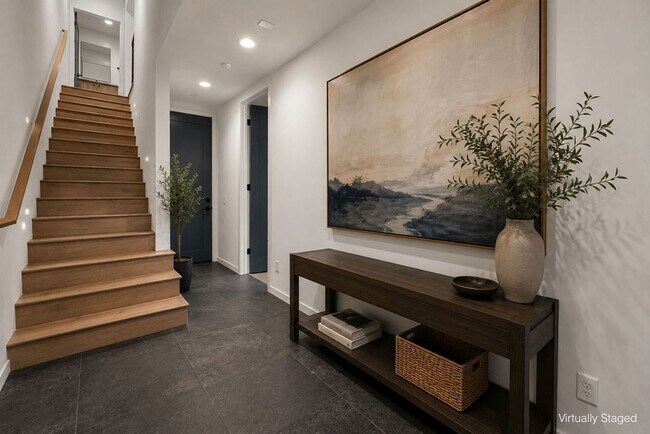 Foto del edificio - Modern 4-Bed with Rooftop Balcony & Dual Primary Suites