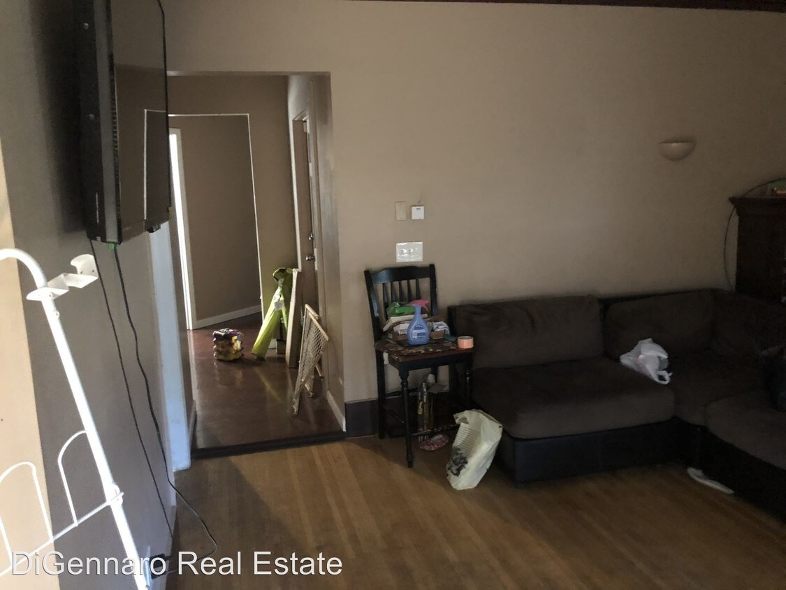 Building Photo - 3 br, 1 bath Apartment - 1211 lake ave