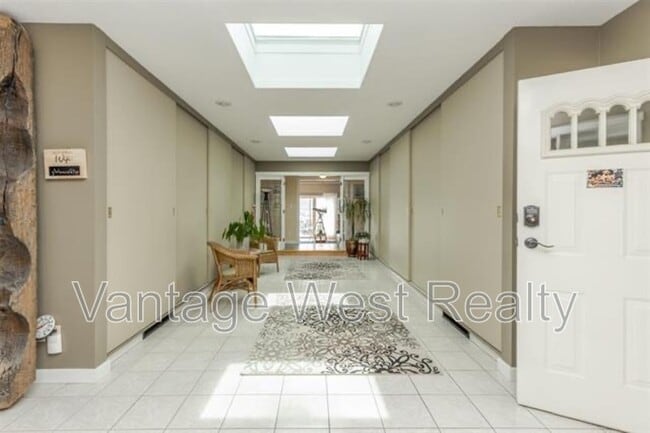 Building Photo - 2805 Thacker Dr