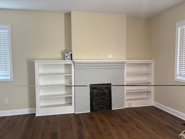 Building Photo - 214 Lamont St