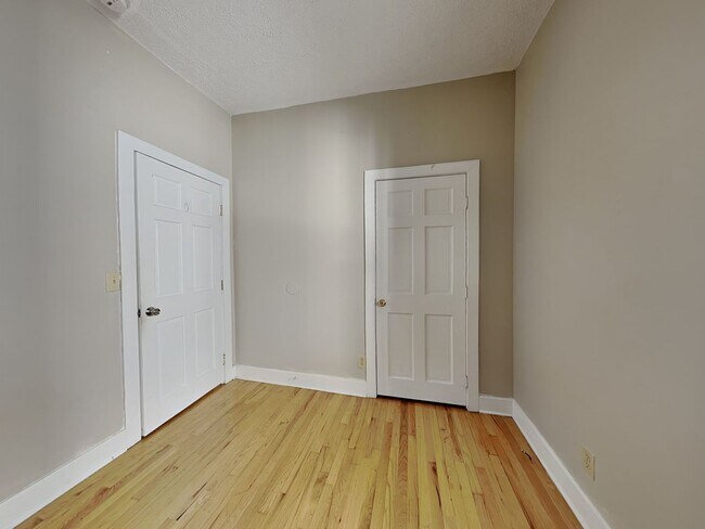 Building Photo - 1394 Indianola Ave