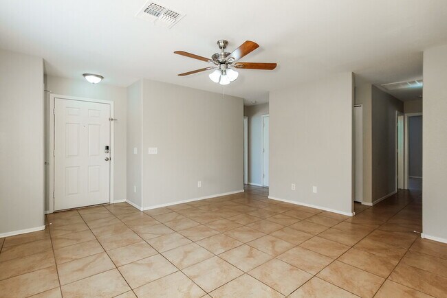 Foto del edificio - 7120 W Whyman Ave