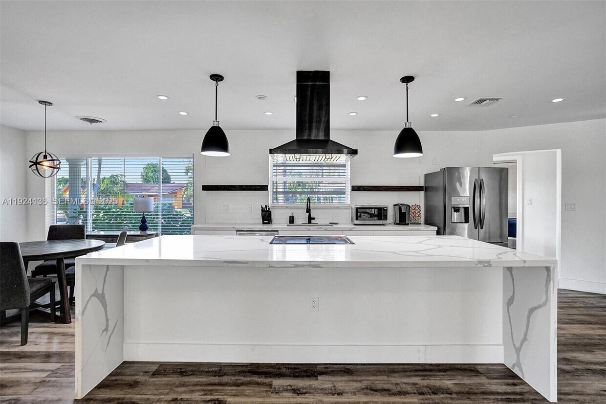 Foto principal - 2106 NE 16th Ave