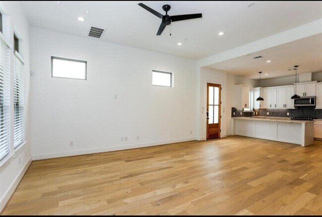 Building Photo - 3048 Truxillo St