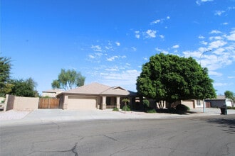 Building Photo - 940 S Lafayette Dr