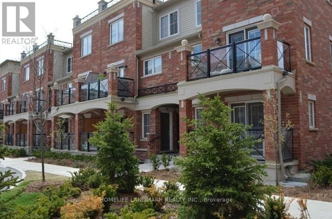 Building Photo - 2496 Post Rd