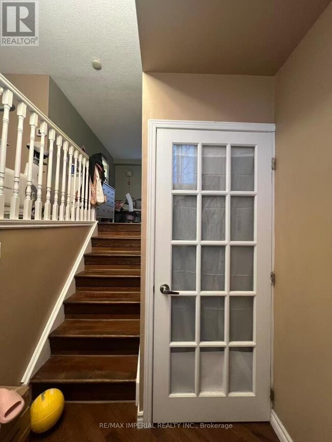 Building Photo - 1986 John St.