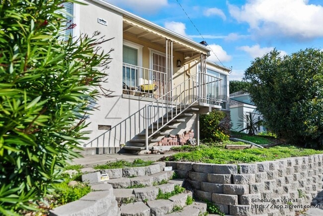 Building Photo - 16070 Selborne Dr