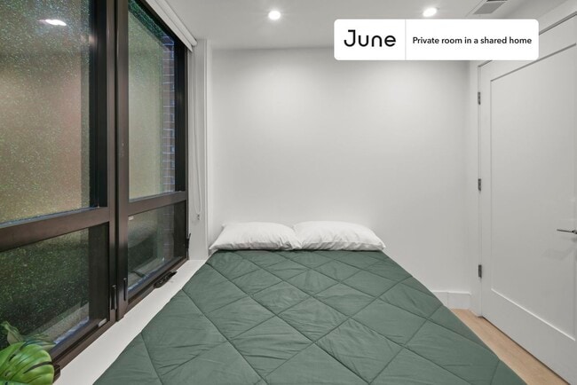 Building Photo - Room in Shared 3 bed/2 bath home in Dupont Circle