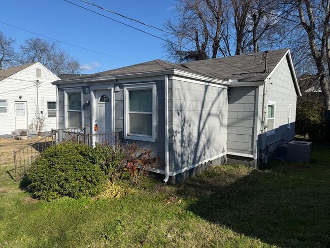 Building Photo - Cute West Nashville Cottage!! 2 Bedroom / ...