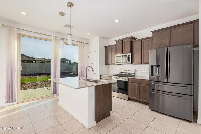 Foto del edificio - 399 Pelipa Dr