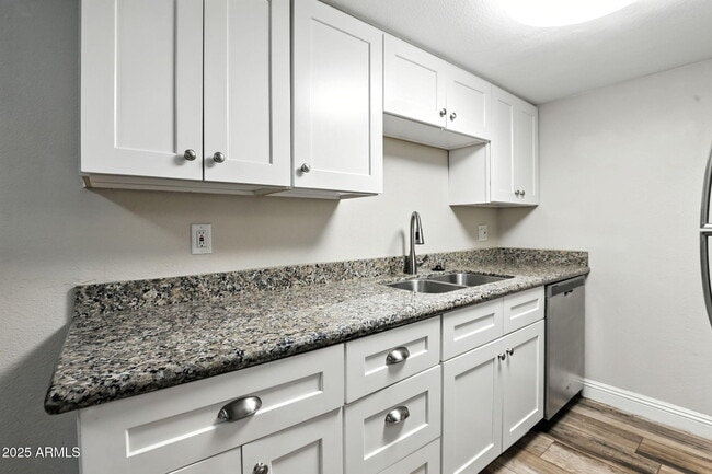 Building Photo - 1115 N 84th Pl
