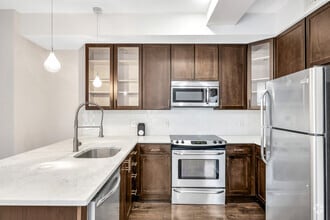 1BR, 1BA - 673SF - Dartmouth - Kitchen - The Law Building