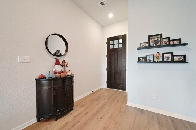 Building Photo - 216 Helena Ln