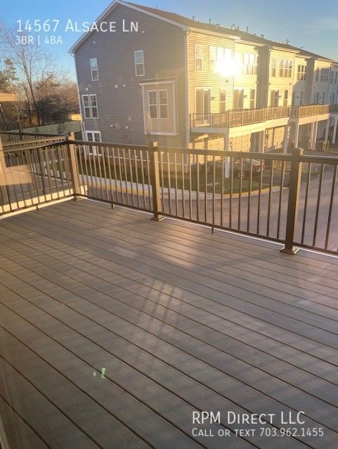 Foto del edificio - GORGEOUS TOWNHOME IN ROBINSON MANOR
