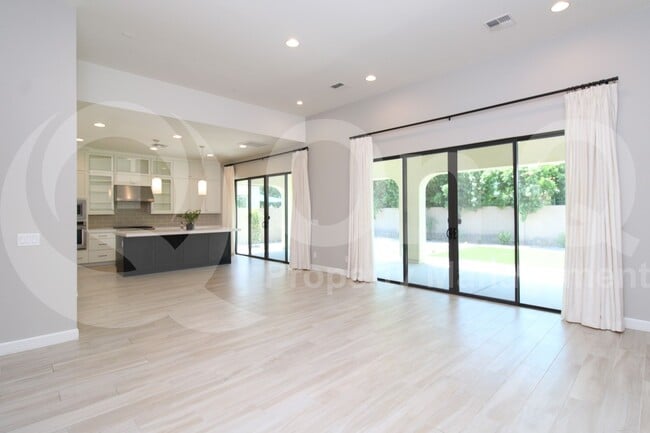Building Photo - 3847 E Mead Dr