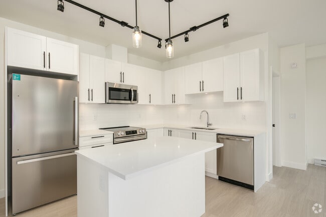 2BR, 2BA - 890SF - Kitchen - The Mackenzie