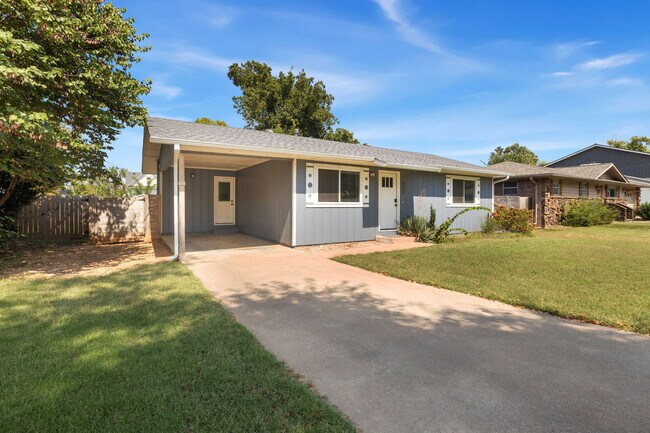 Building Photo - 804 SW 2nd St