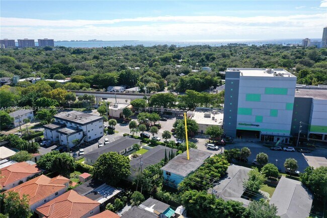 Foto del edificio - 2465 SW 27th St