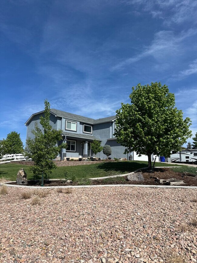 Foto del edificio - Stunning and HUGE 5BD/3.5BA in Paint Brush...