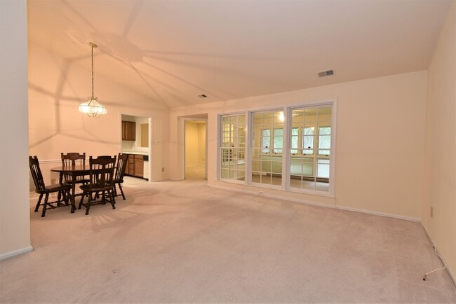 Building Photo - Big and Beautiful 2 Bedroom, 2 Full Bathroom, North Bethesda Condo!
