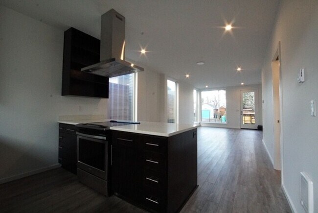 Foto del edificio - Beautiful 2bd/2.5ba North Portland Townhom...
