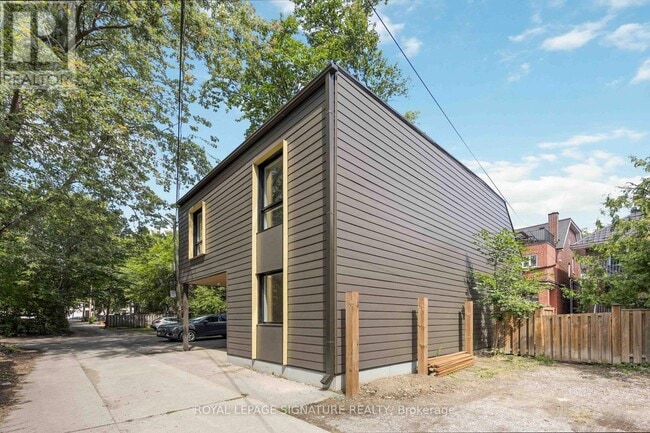 Building Photo - 308 St George St