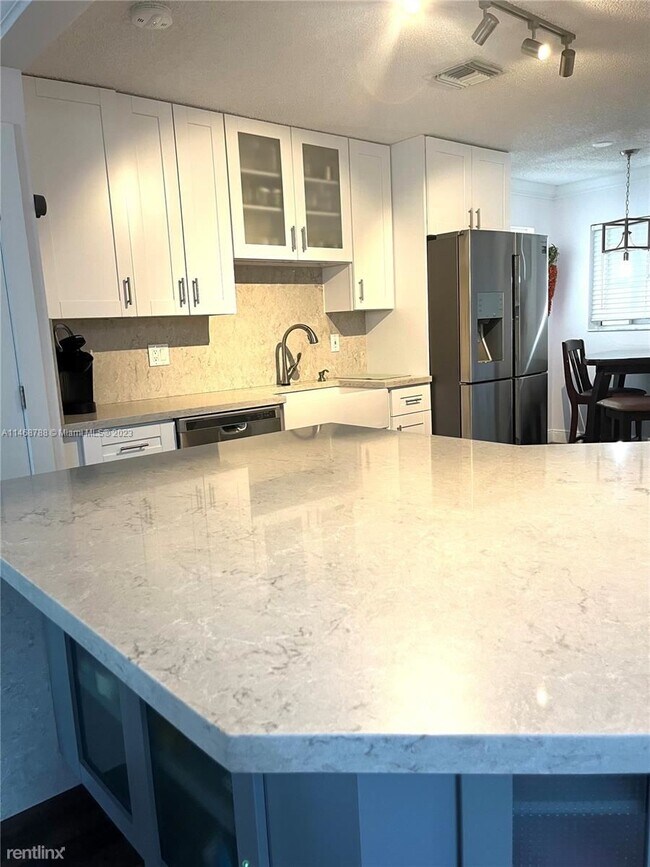 Building Photo - 3 br, 2.5 bath House - 9875 Fairway Cove L...