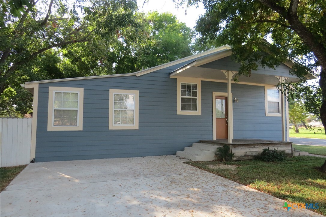 Foto principal - 202 S Mesquite St