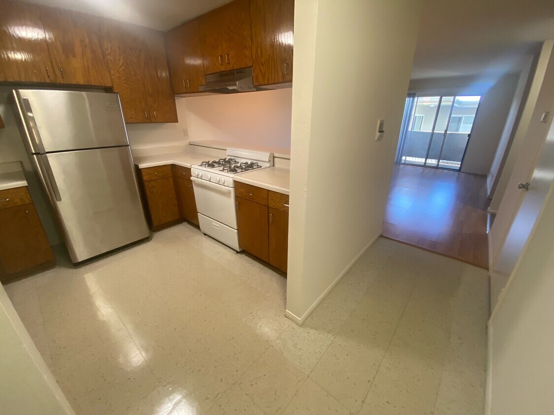 Foto principal - 1069 Raymond Ave