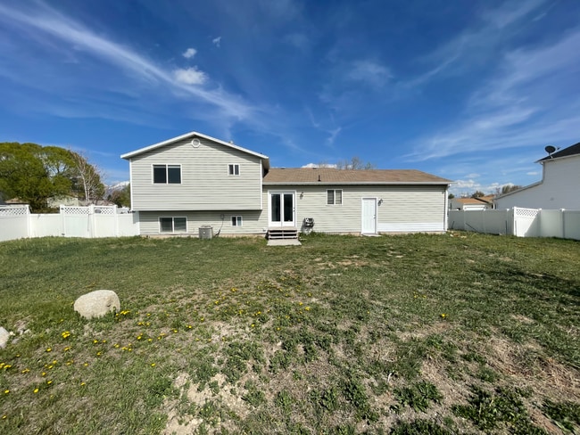 Building Photo - 4 Bd 3 Bath Home in Lehi