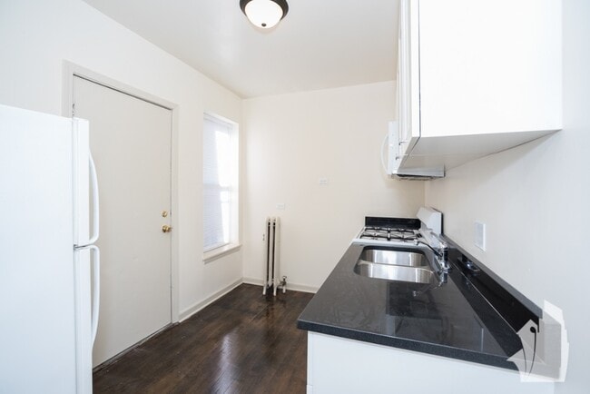 Foto del edificio - 5736 N Winthrop Ave