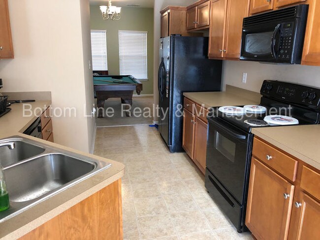 Foto del edificio - 325 Doughton Ln