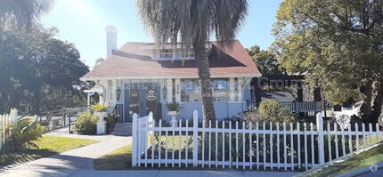 Building Photo - 658 West Ave