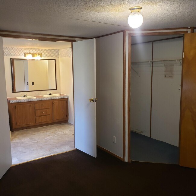 Foto del edificio - 277 Iotla Valley Park Rd