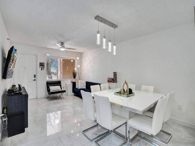 Foto del edificio - 9470 Tangerine Pl