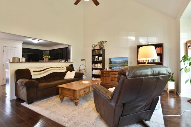 Foto del edificio - Pet Friendly Three Bedroom!