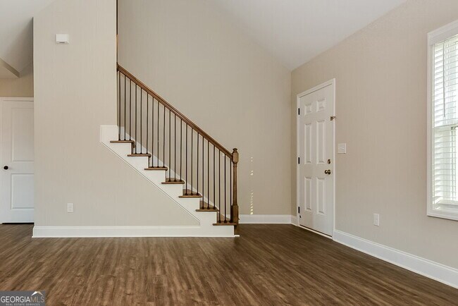 Foto del edificio - 320 Woodland Ridge Cir