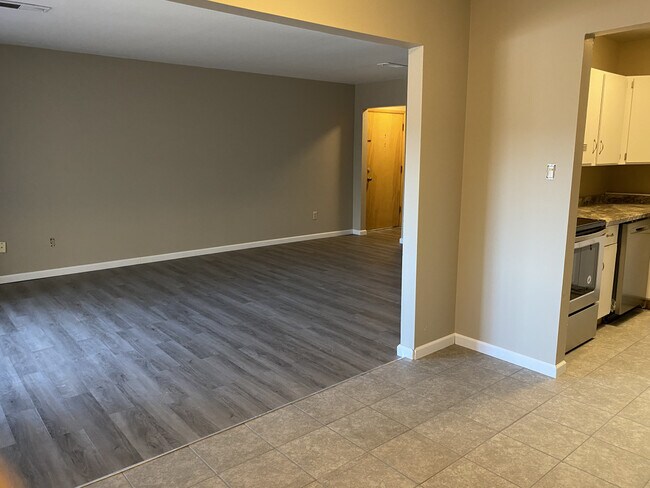 Building Photo - THE VILLAGES SOUTH 300