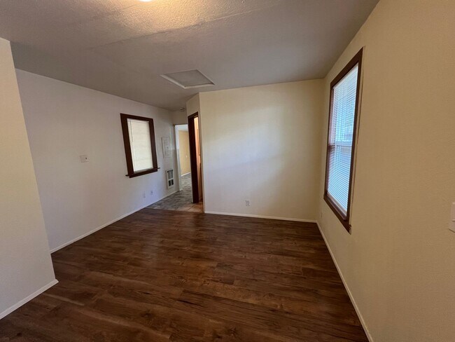 Foto del edificio - 412 NW Manzanita Ave