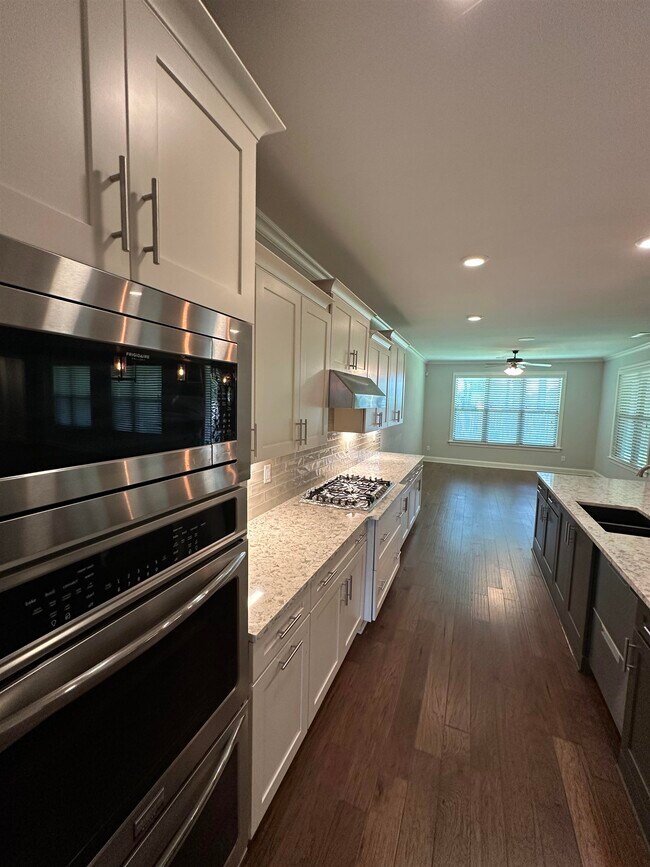 Foto del edificio - 532 Tender Oaks Ln N