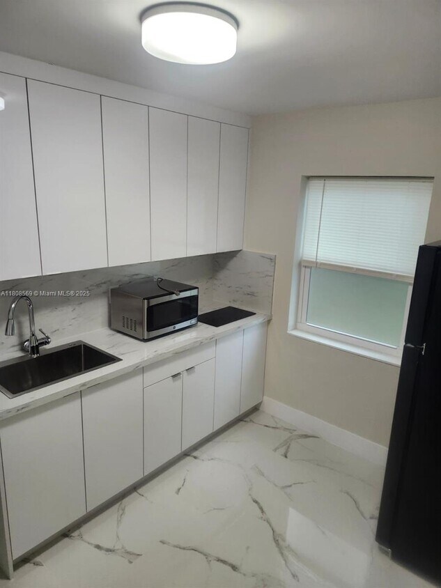 Foto principal - 3130 NW 160th St