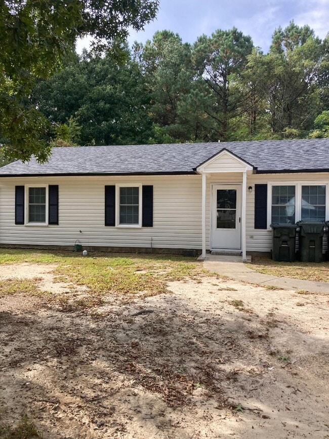 Building Photo - 1812 E Trail Dr SE