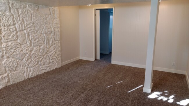 Spacious downstairs family room - 505 Jackson Ave